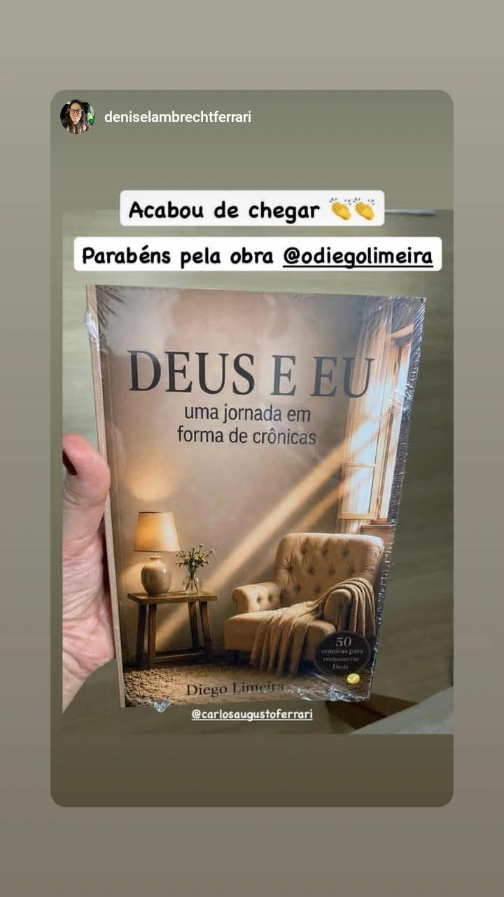 Leitora com o livro DEUS E EU
