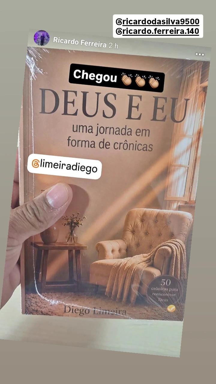 Leitor com o livro DEUS E EU